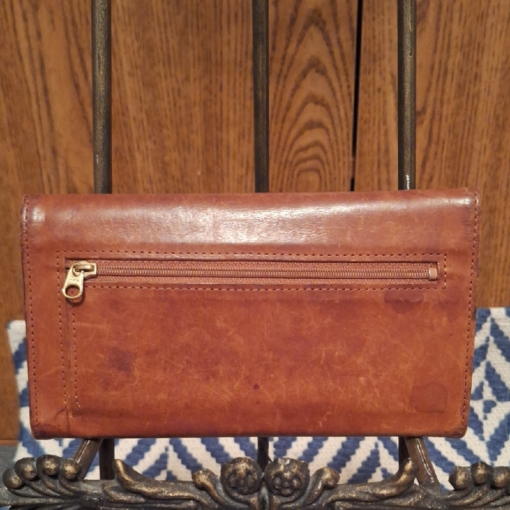 Vintage COACH Leather Wallet with Flap Closure and Smooth Finish - Picture 8 of 11